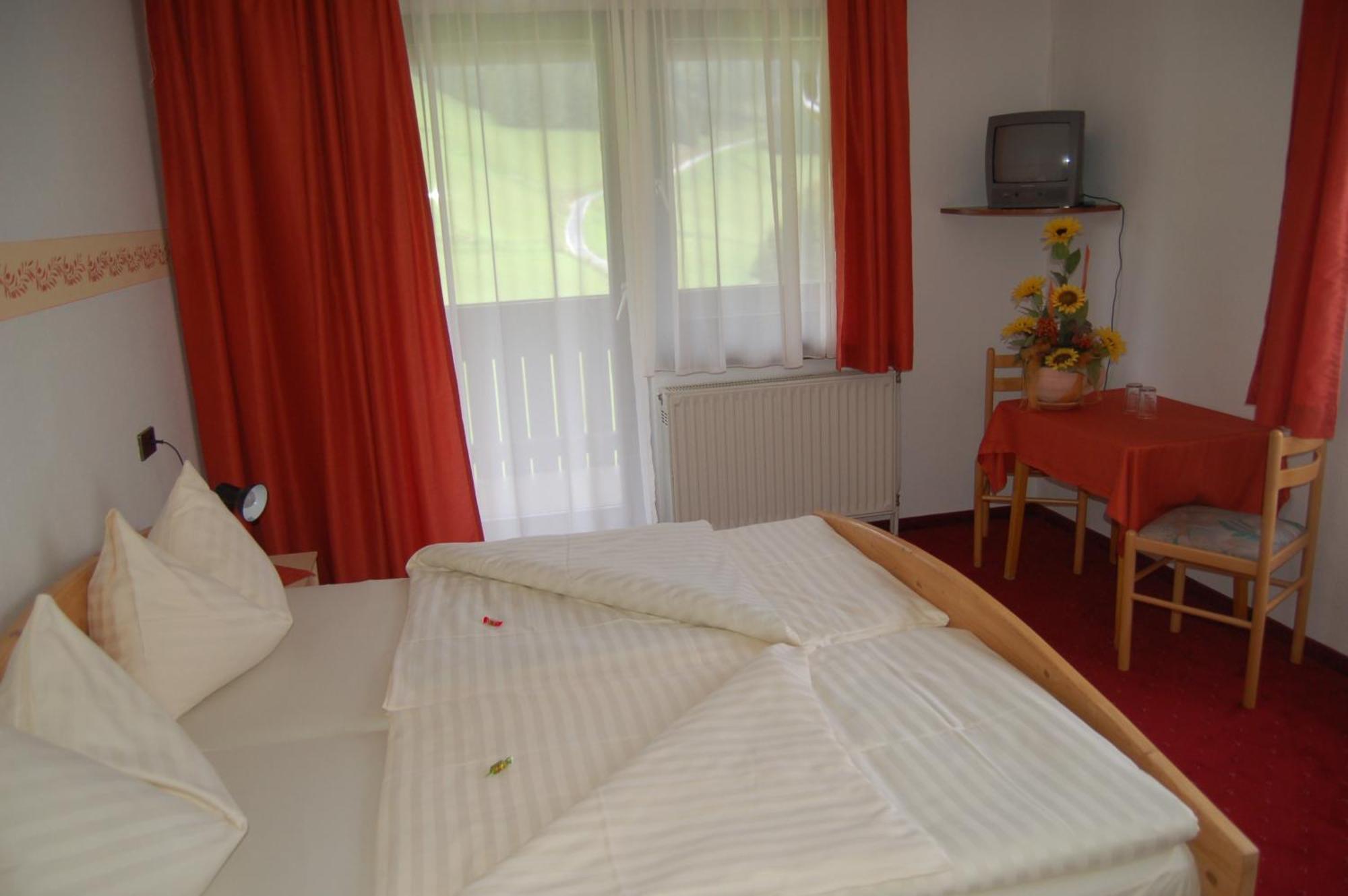 Alpenhotel & Aparthotel Lanz Hohentauern Room photo